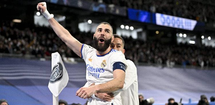 Benzema, “Le meilleur 9 de tous les temps”