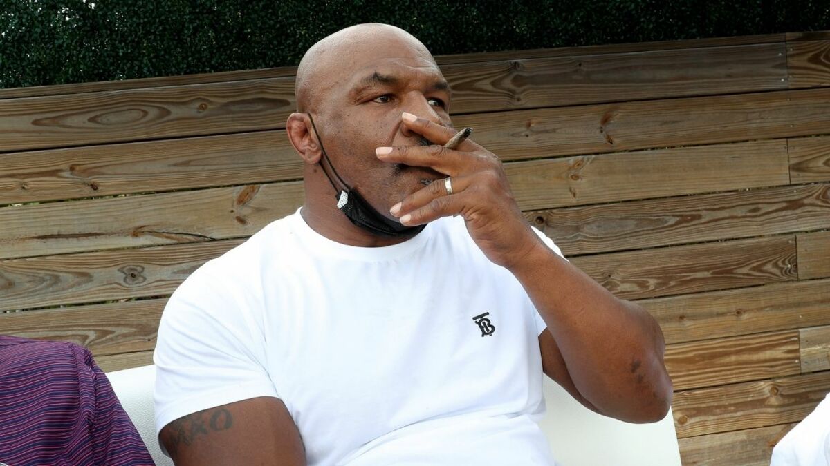 Boxer vend des bonbons à l’herbe en forme d’oreilles