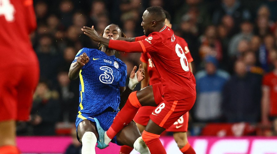 Il marque avec un pénis déchiré