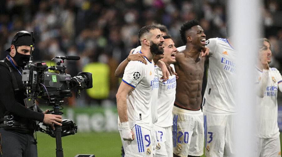 “Je t’aime”, “Le meilleur joueur du monde”… : Le dévouement des Madrilènes à…