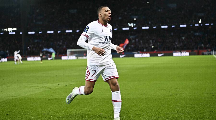 Mbappé et Pelé au même niveau ?