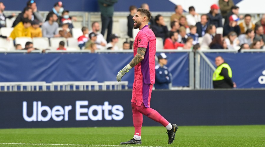 Ultramarine charge un peu plus Costil