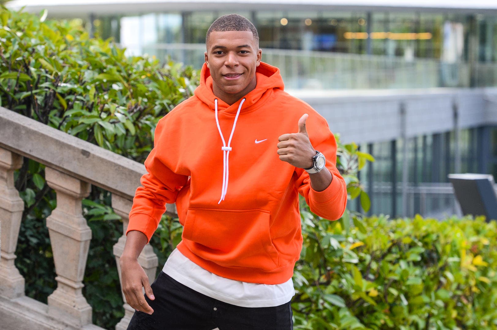 Qui est en couple avec Kylian Mbappe ?