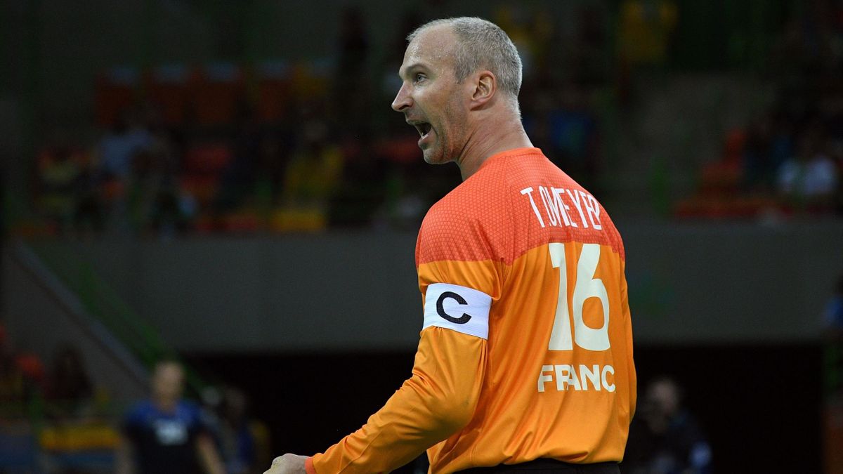 Où joue le gardien hongrois ?