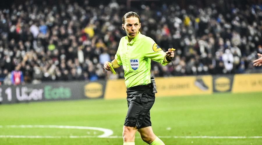 Mme Frappart répond à la polémique