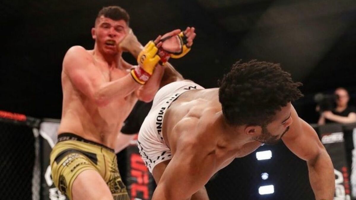 Manny Akpan lance la capoeira lors du tour à élimination directe de l’année 2022 au Cage Warriors 136