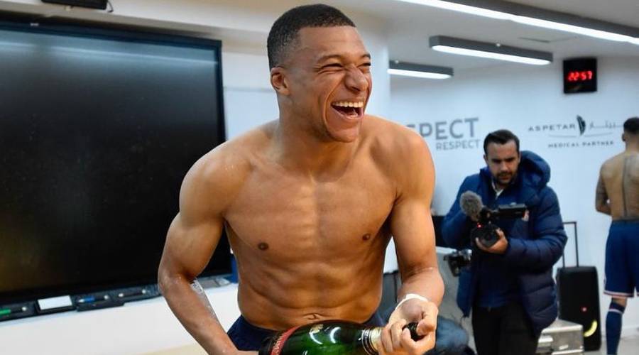 Mbappé ouvre le champagne, Benzema confirme