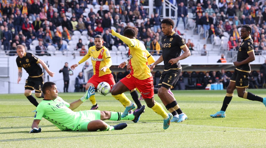Nice, “un groupe de touristes” dans le huis clos
