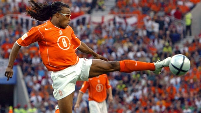 Quel joueur de foot porte des lunettes ?