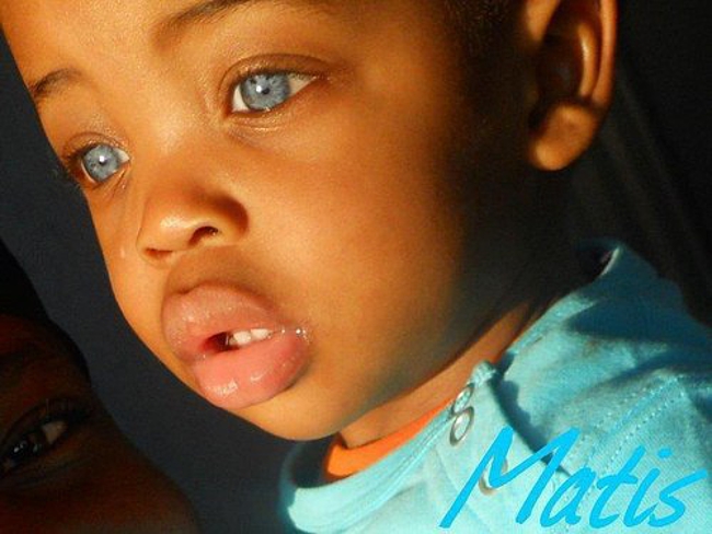 Pourquoi les Kabyles ont les yeux bleus ?