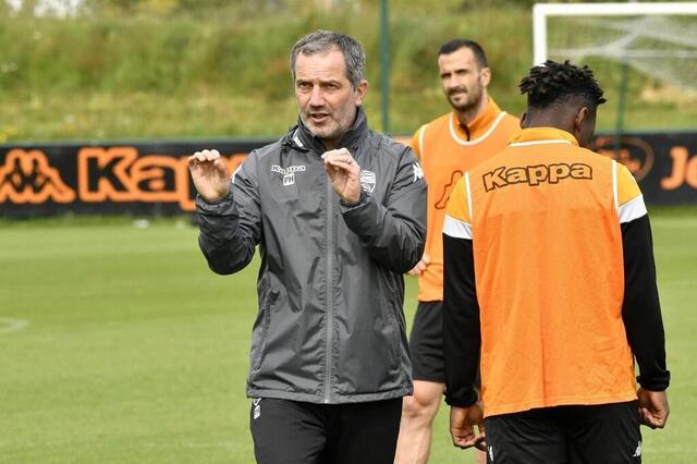 Pourquoi le Stade Rennais joue en rouge et noir ?