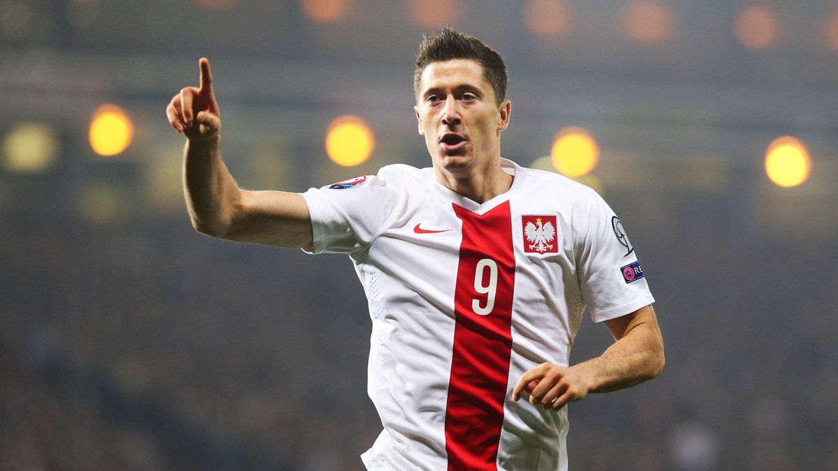 Quel est le meilleur attaquant droit du monde ?