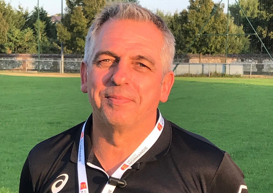 Qui est entraîneur de Leicester ?