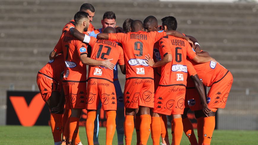 Qui est en tête du championnat de France de football ?