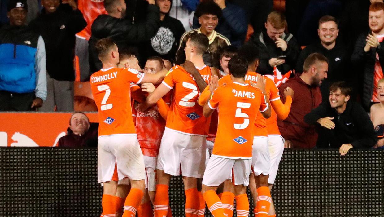 Comment faire pour avoir un contrat de football ?