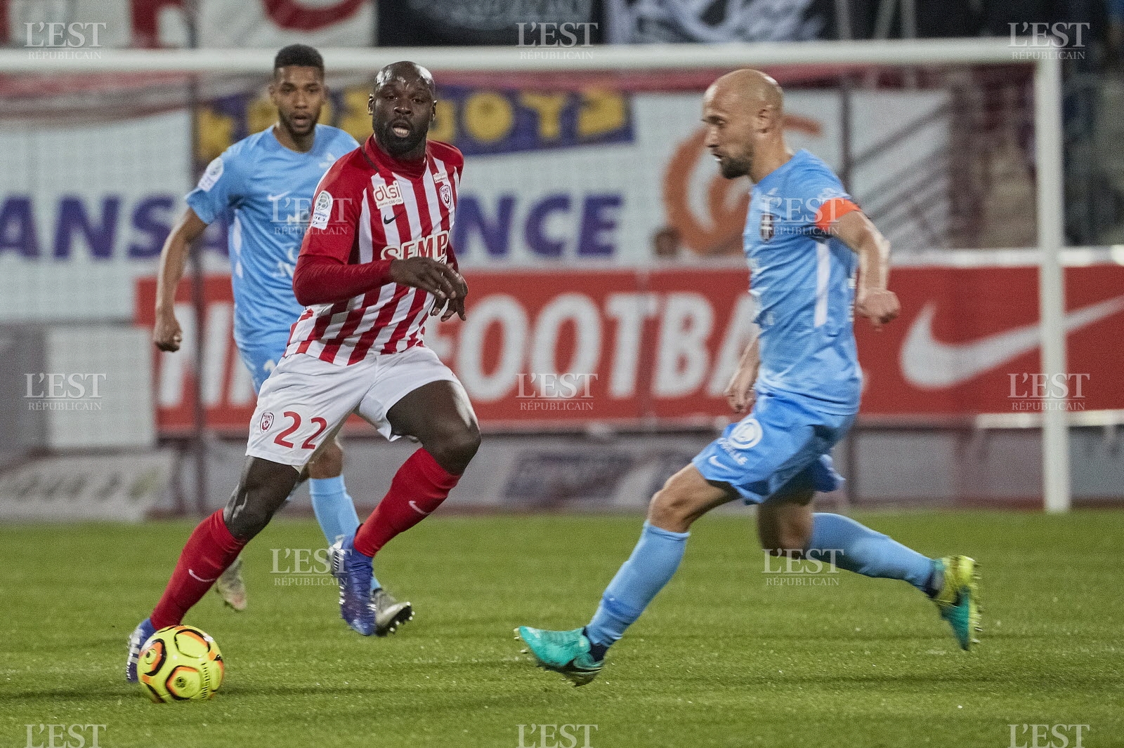 Quel est le meilleur défenseur gauche actuellement ?