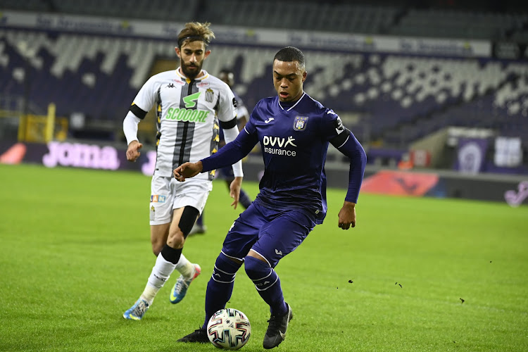 Quel est le meilleur défenseur droit actuellement ?