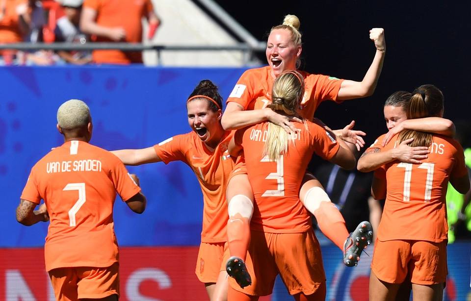 Quel pays a remporté la première Coupe du monde de football ?