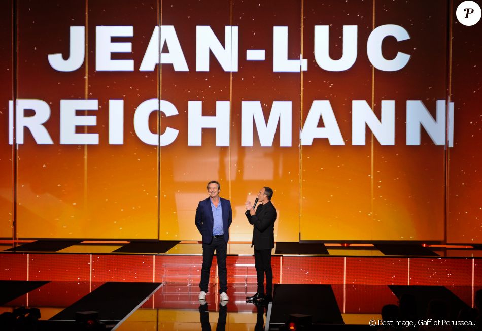 Qui présente le sport sur TF1 ?