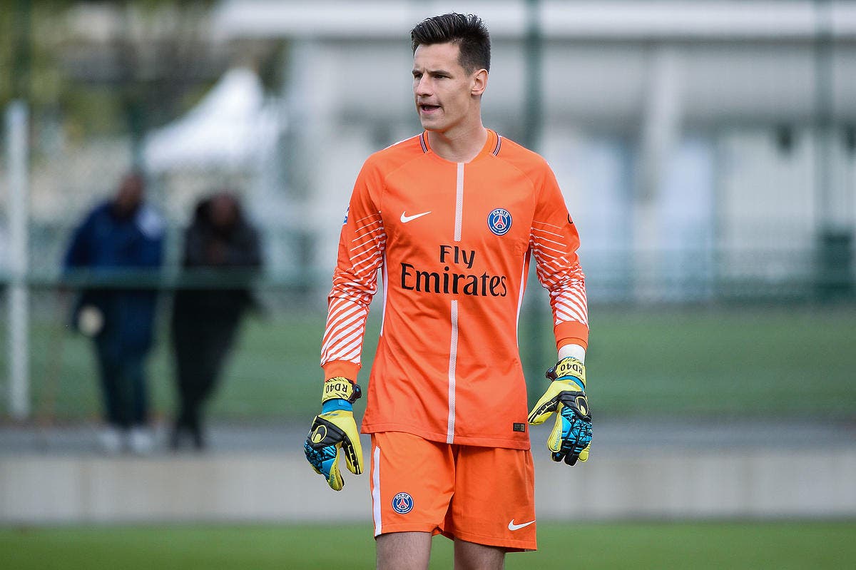 Est-ce que Buffon joue encore au foot ?