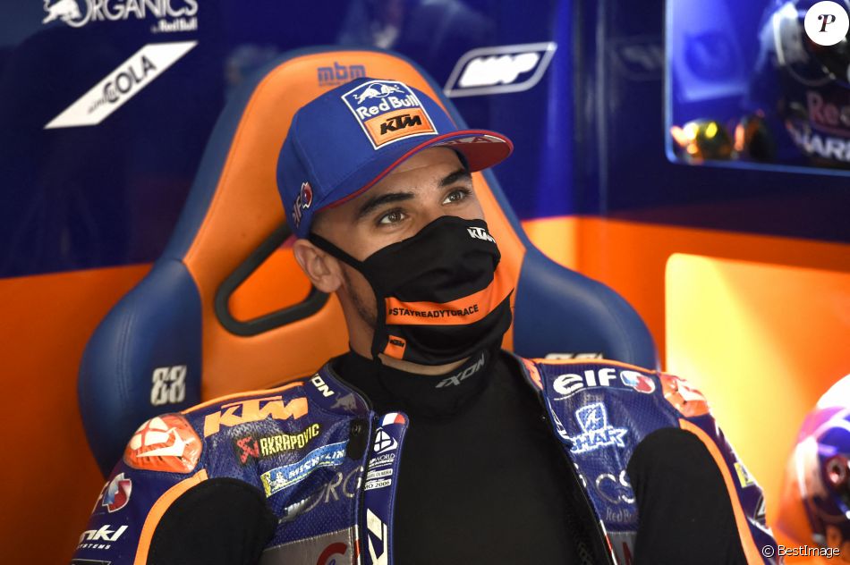 Qui entraîne le Red Star ?