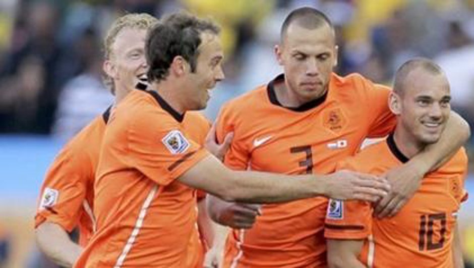 Qui sont les commentateurs de Téléfoot ?