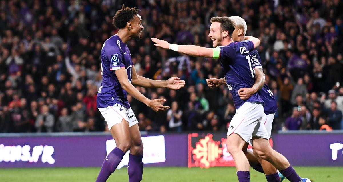 Toulouse-Niort : la réaction de Ngumu après avoir grimpé et envahi le terrain !