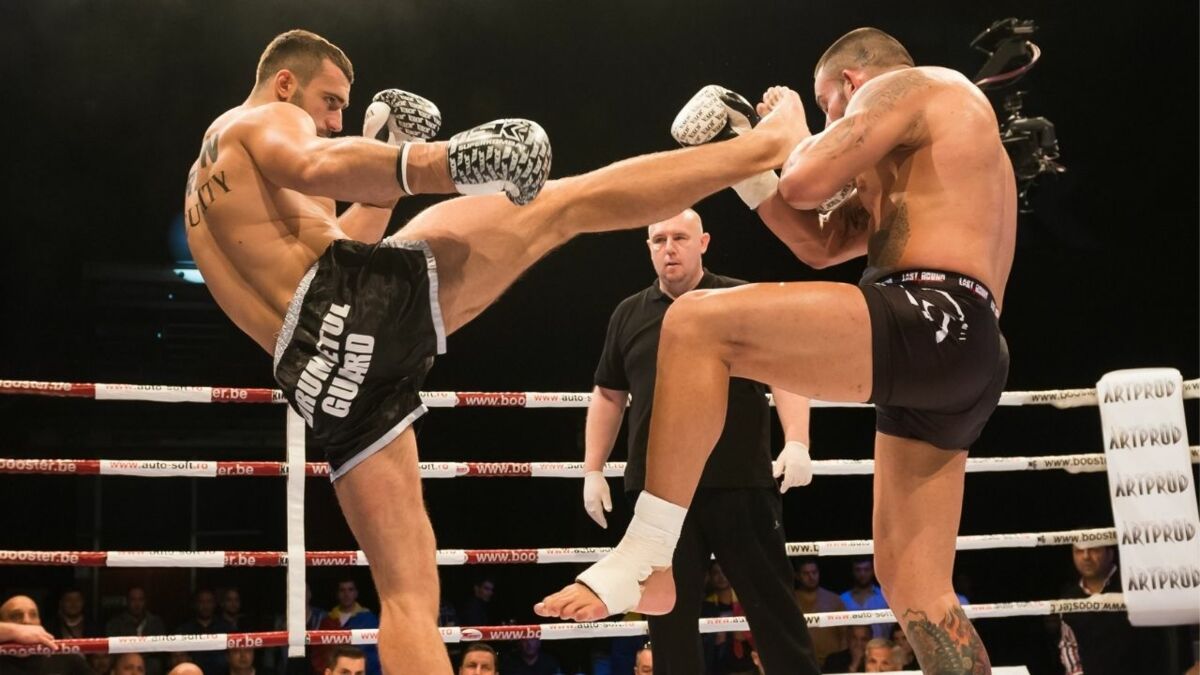 Un combattant KO se dresse après une séquence violente à Side Kabir, Maroc