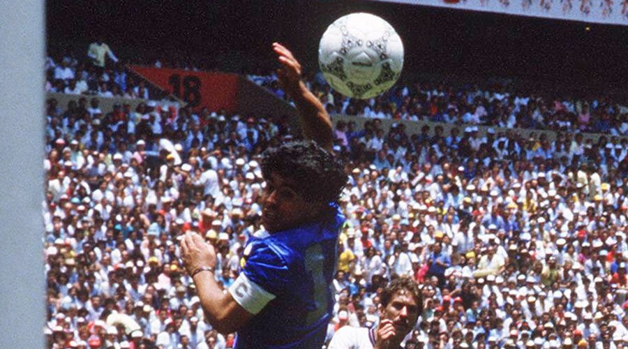 Le maillot “Hand of God” prend feu lors d’une vente aux enchères