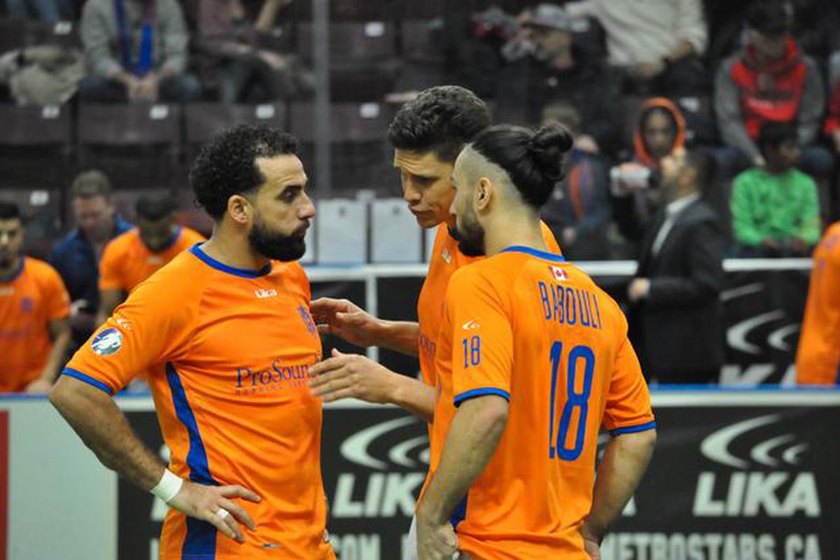 Is there a soccer league in Canada?