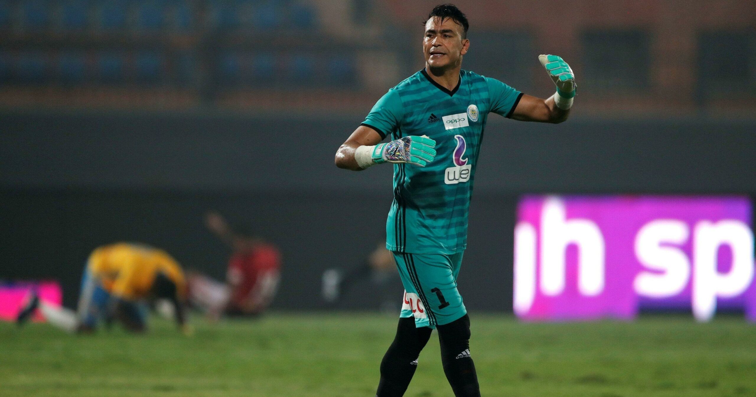 Who is the oldest player in FIFA 22?