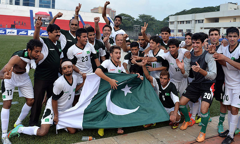 Are there any Pakistani footballers?
