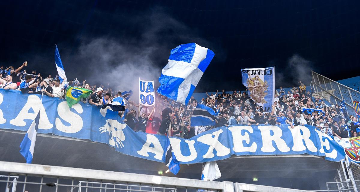 Auxerre : L’ambiance autour du stade est folle, la L1 se retrouvera-t-elle ce soir ?  (vidéo)