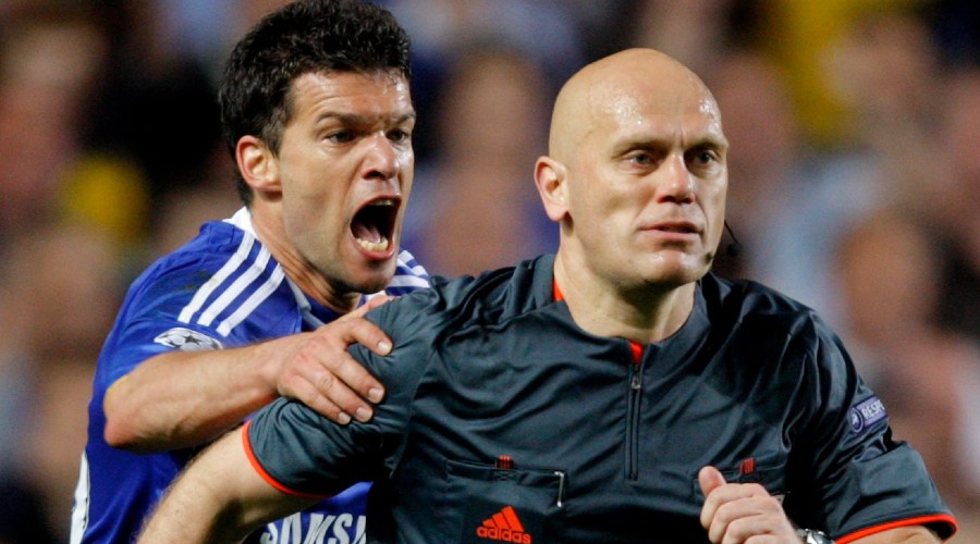 Chelsea-Barcelone, les aveux de l’arbitre