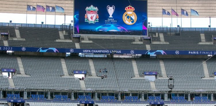 Coup d’envoi de la finale retardé