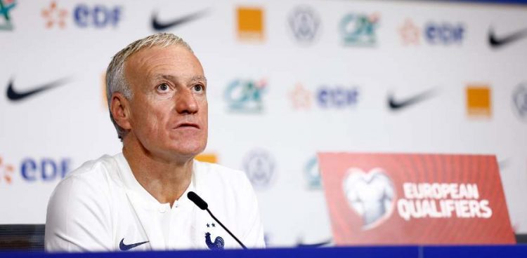 En deuil, Deschamps quitte les Bleus