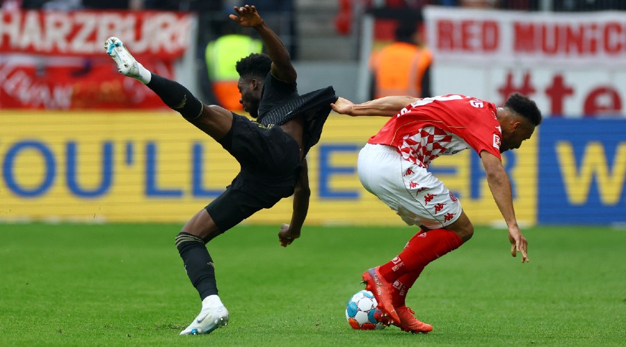 Haaland réussit un triplé lors de la défaite du Bayern