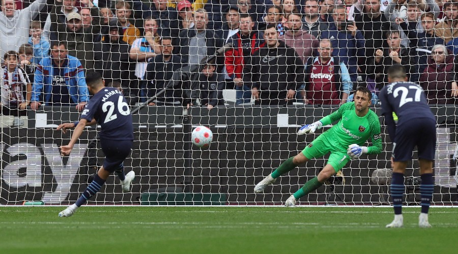 La ville passe à côté et la course au titre recommence !