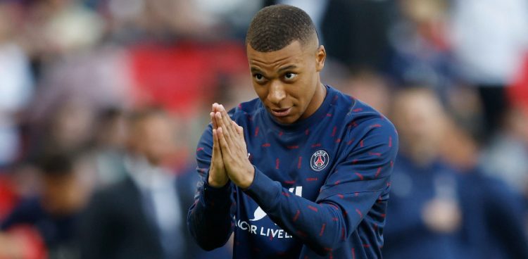 L’entraîneur de Barcelone, Mbappe, vacille