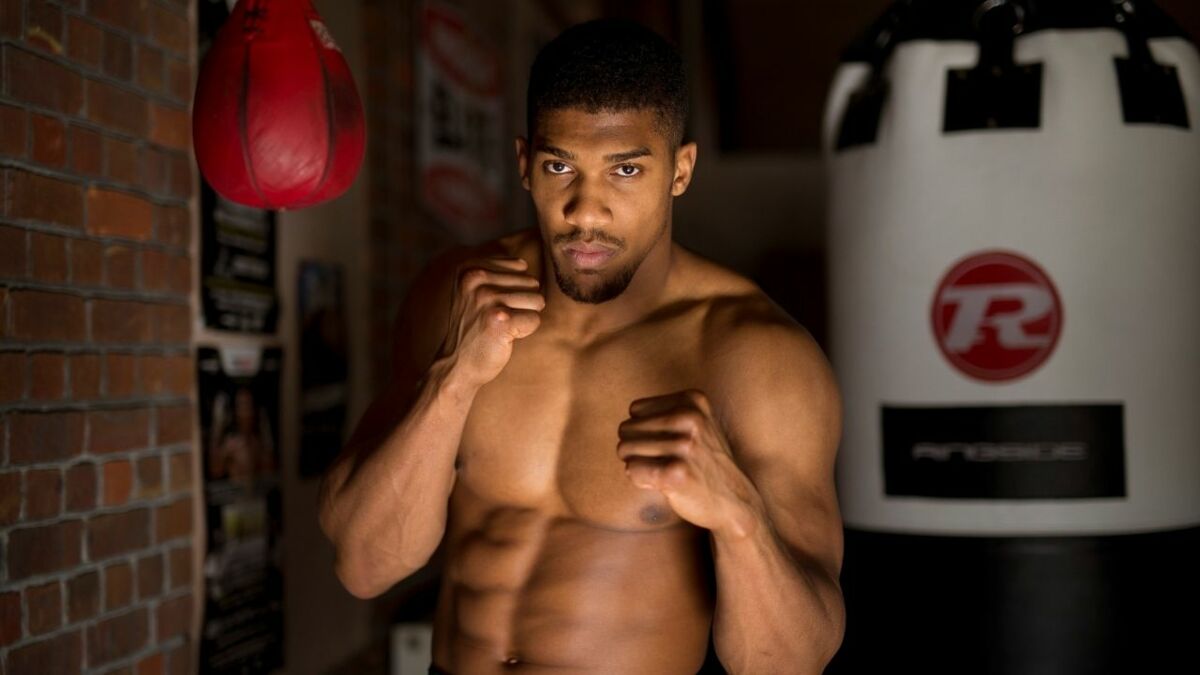 Les boxeurs entrent dans leurs chambres et les remettent en place