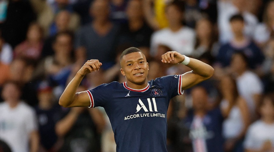 Mbappe célèbre avec un triplé !