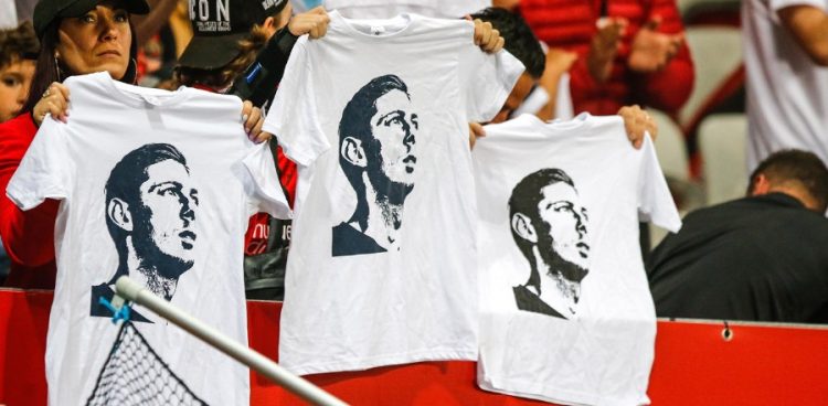 Nice : Hommage à Sala sur Allianz Riviera