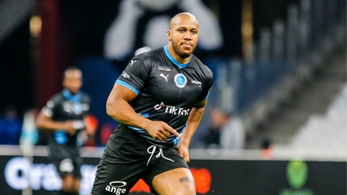 Quand Ciryl Gane jouait au football dans un jeu de héros et faisait voler les stars des médias sociaux