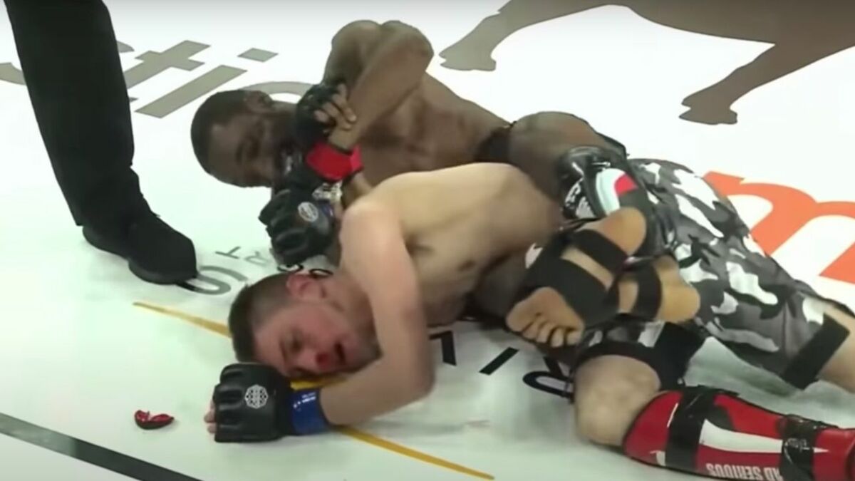 Un combattant refuse d’abandonner, son épaule est cassée de soumission