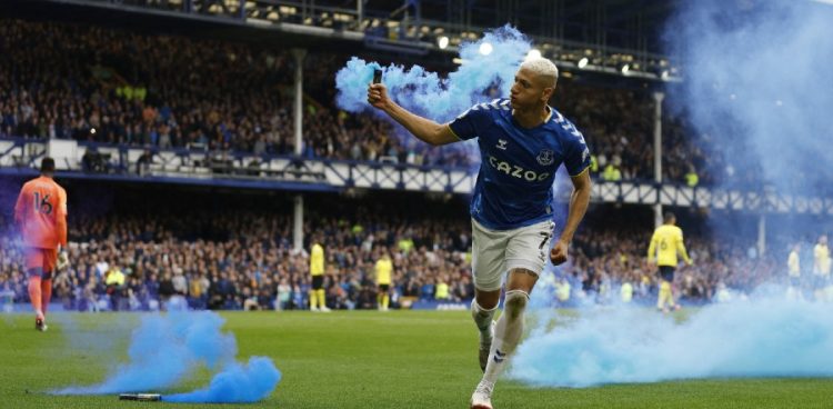 Un joueur sanctionné pour avoir lancé des fumigènes ?