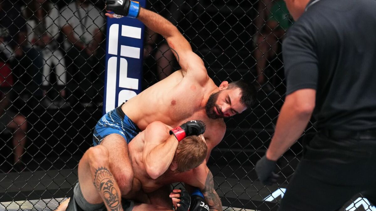 Benoit Saint-Denis remporte une superbe victoire par soumission à l’UFC malgré une blessure