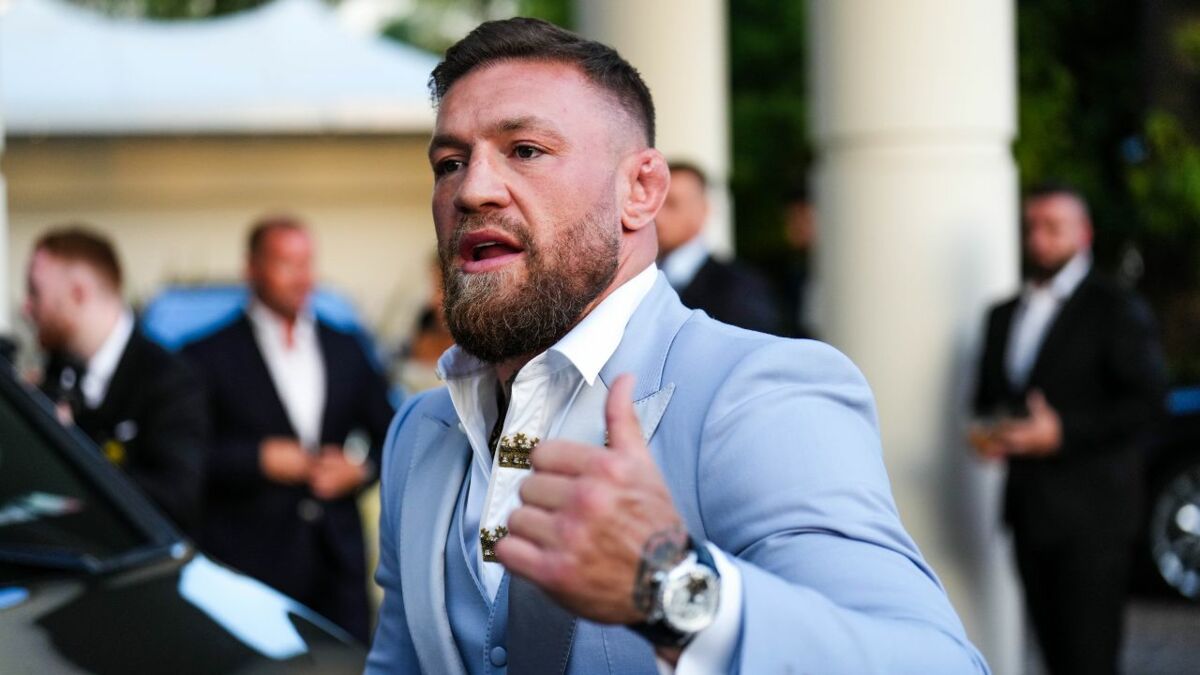 Conor McGregor pose avec la star de l’équipe de France, la photo diffusée sur les réseaux sociaux