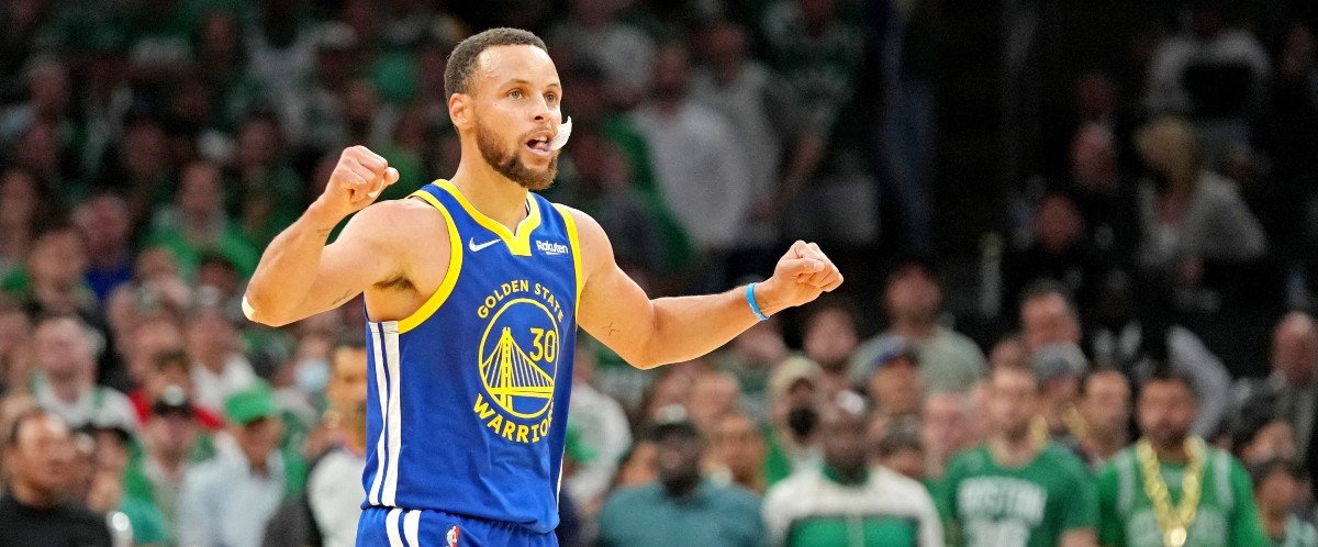 Curry honoré par son collège