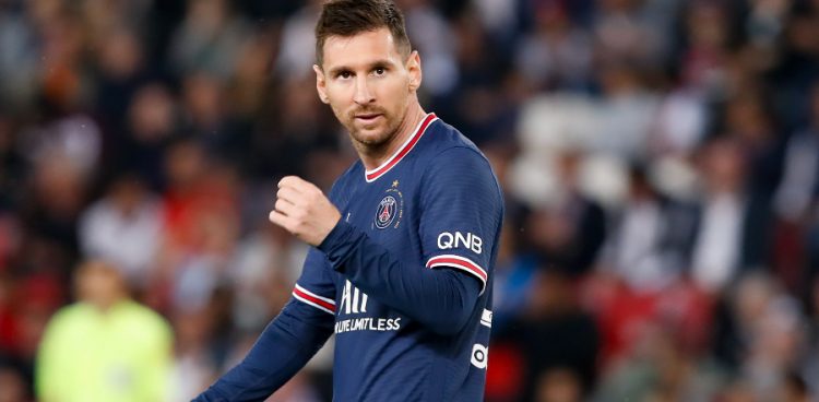 La légende du football tacle Messi