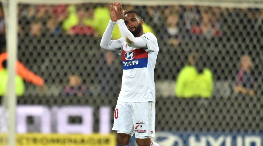 Lacazette, c’est officiel !